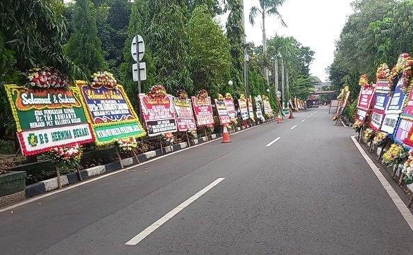 Karangan Bunga Florist di Bua, Luwu