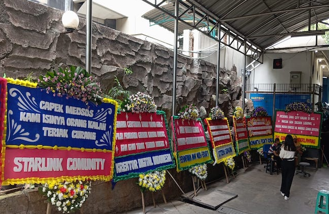 Florist karangan bunga murah di Pidie